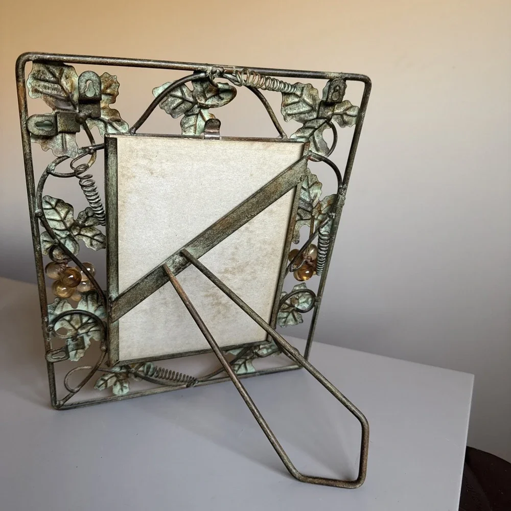 Vintage Verde Green Metal Ivy Leaf Grapes Photo Frame Fits 7.5